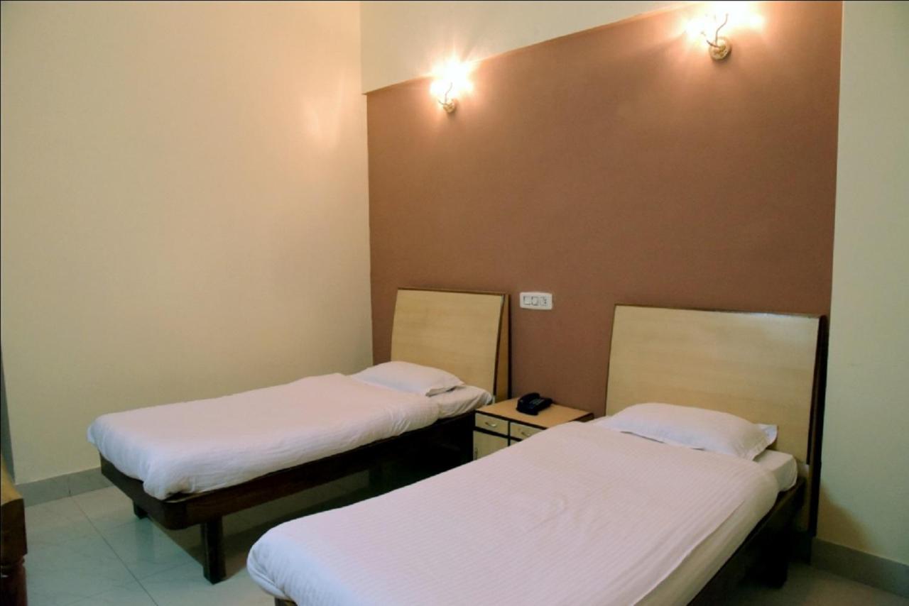 Hotel Krishna Palace, Ayodhya ภายนอก รูปภาพ
