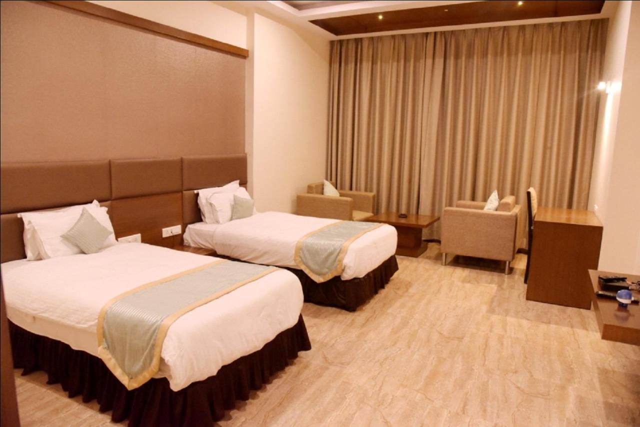 Hotel Krishna Palace, Ayodhya ภายนอก รูปภาพ