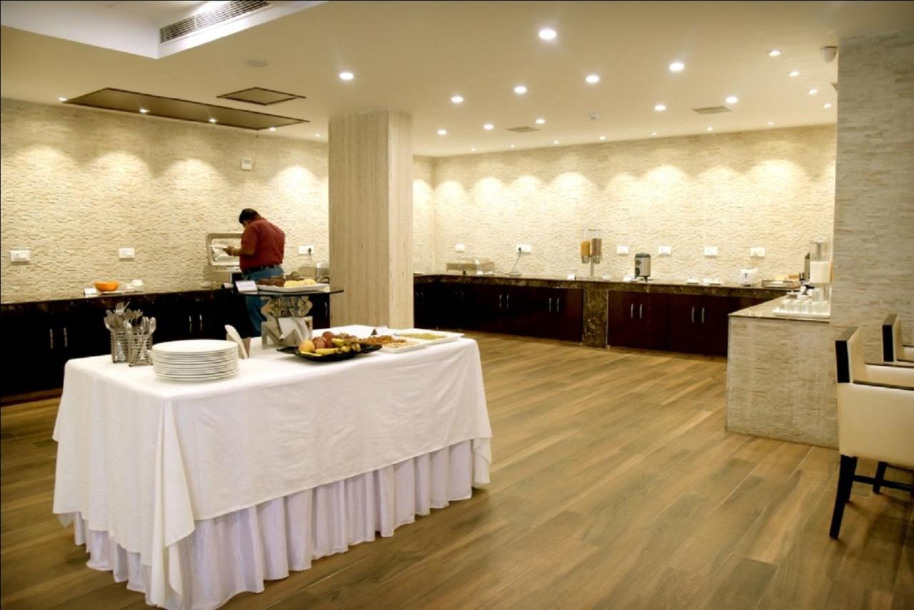Hotel Krishna Palace, Ayodhya ภายนอก รูปภาพ