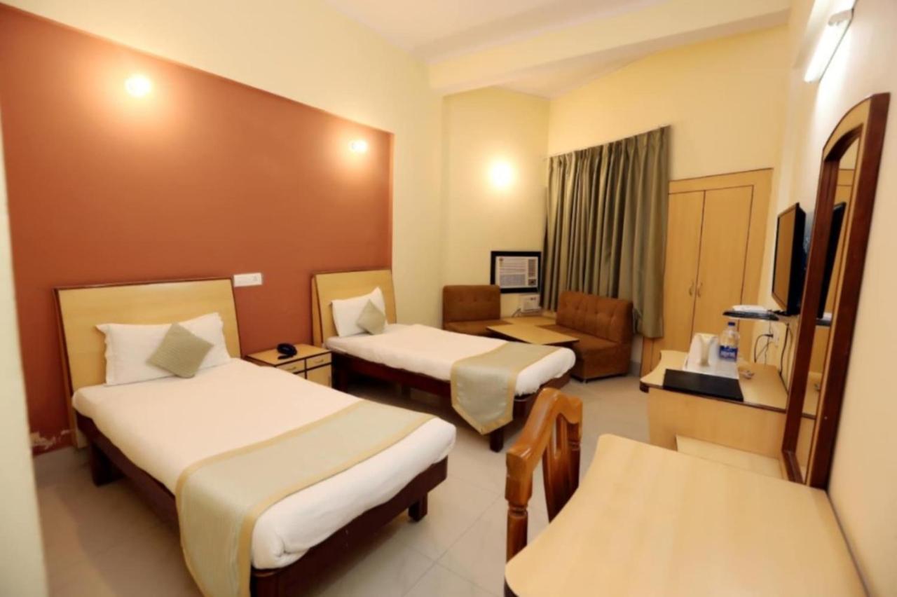 Hotel Krishna Palace, Ayodhya ภายนอก รูปภาพ
