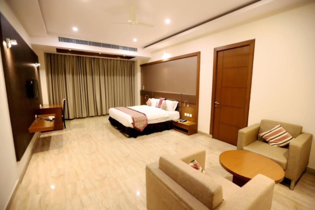 Hotel Krishna Palace, Ayodhya ภายนอก รูปภาพ