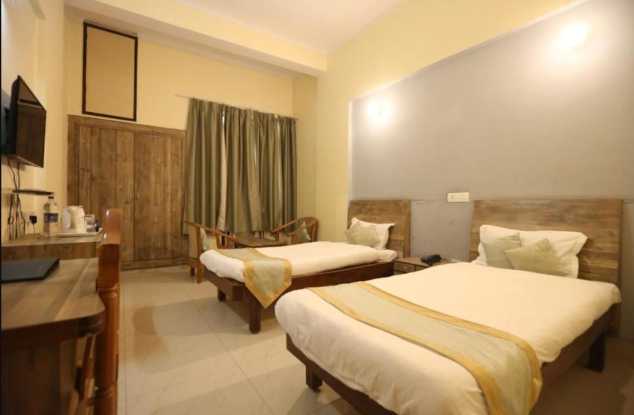 Hotel Krishna Palace, Ayodhya ภายนอก รูปภาพ
