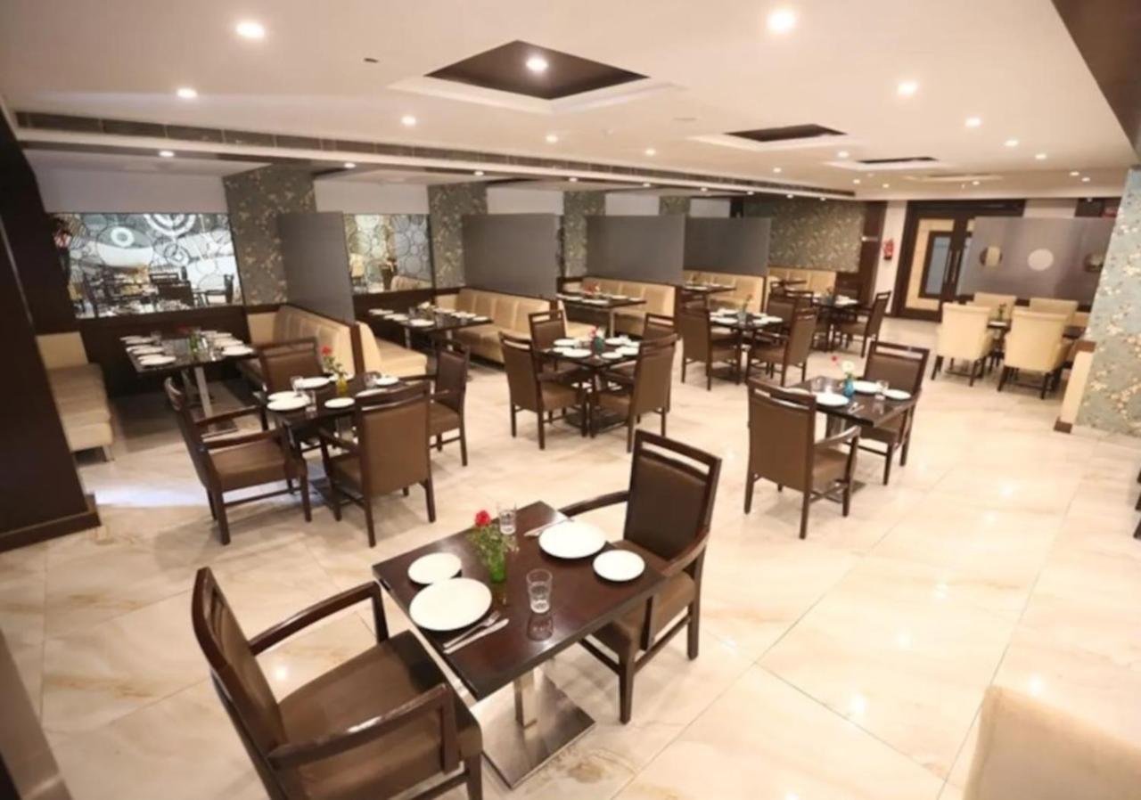 Hotel Krishna Palace, Ayodhya ภายนอก รูปภาพ