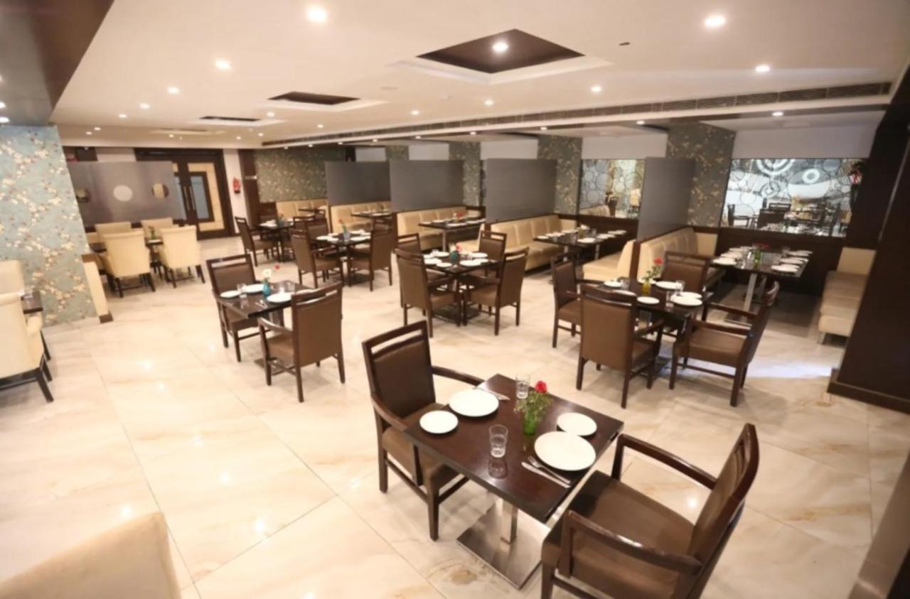 Hotel Krishna Palace, Ayodhya ภายนอก รูปภาพ