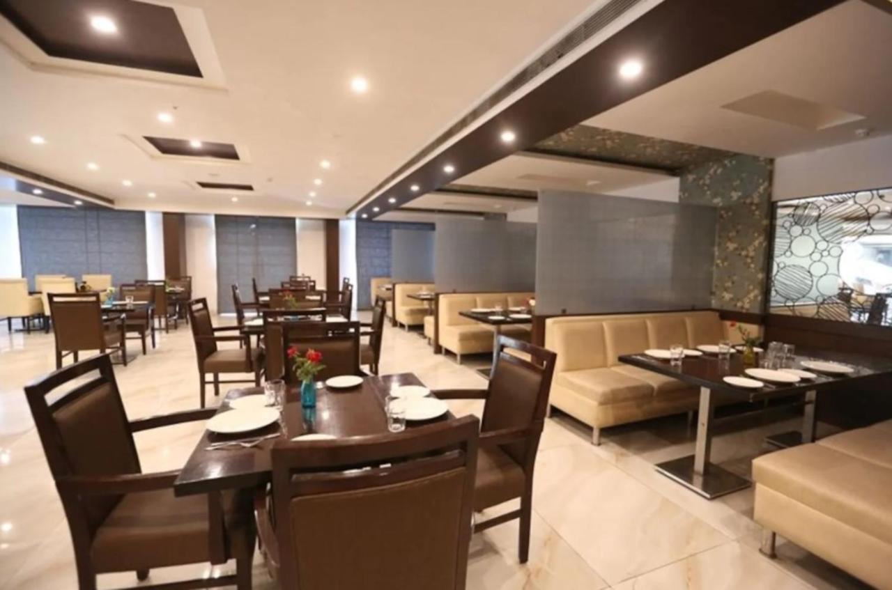 Hotel Krishna Palace, Ayodhya ภายนอก รูปภาพ